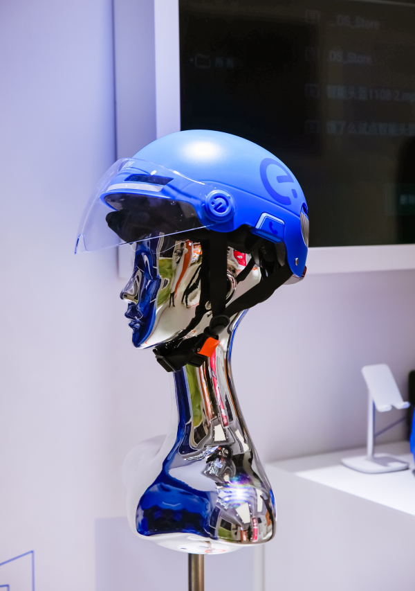 能听懂对话、帮忙呼救，饿了么智能头盔亮相2022“互联网之光”博览会