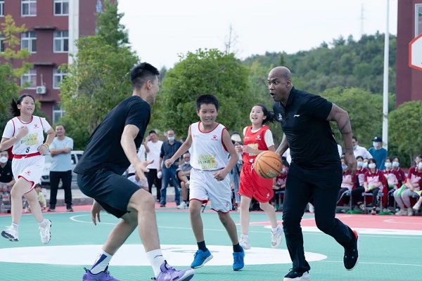 携手姚基金和马布里，中国人寿体育帮扶助力乡村振兴