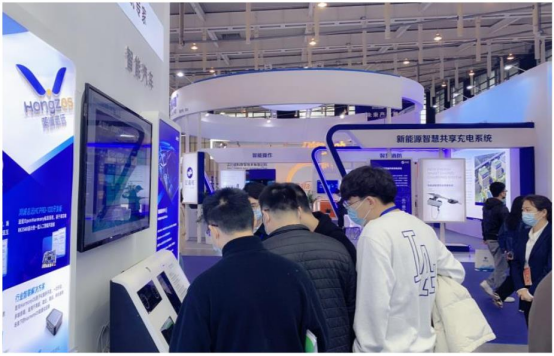 工信部领导莅临2022南京软博会诚迈科技展区参观指导