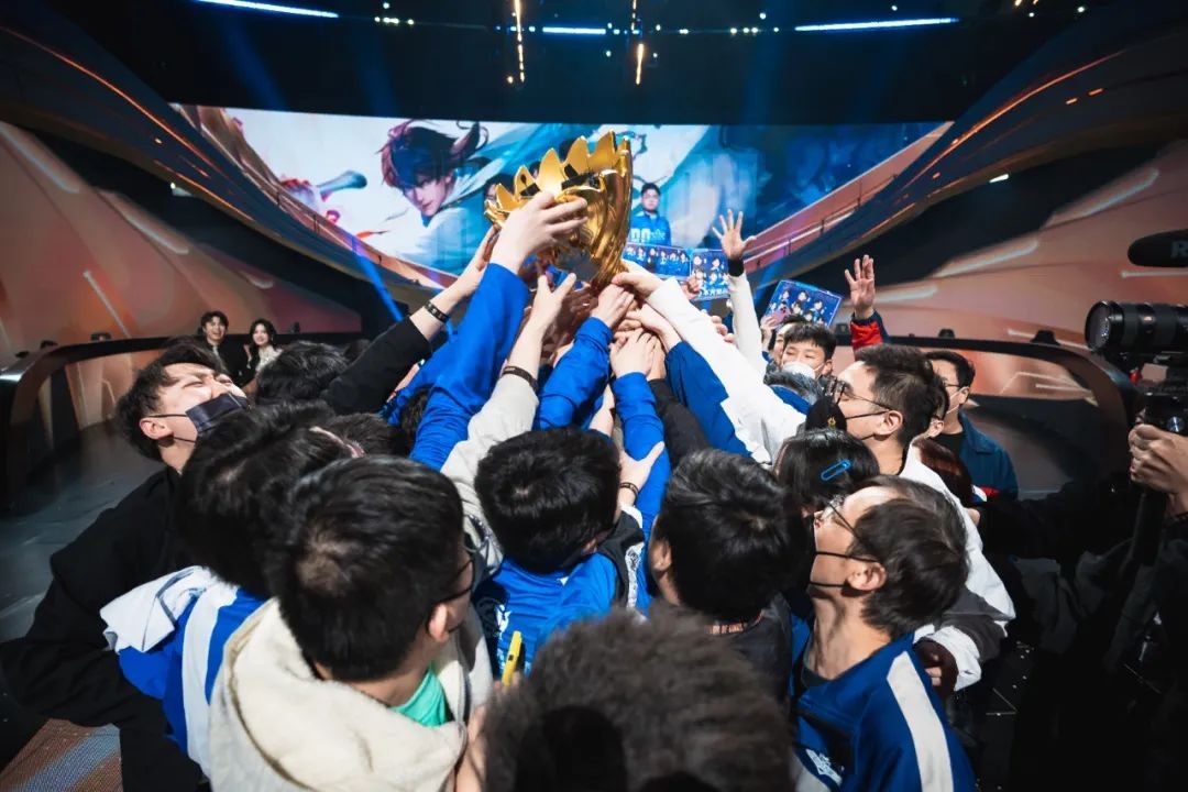 武汉eStarPro获2022年王者荣耀世界冠军杯冠军，成KPL史上首支“八冠王”