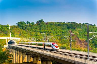 中印尼合建雅万高铁开通运行 两地旅行时间压缩至40分钟